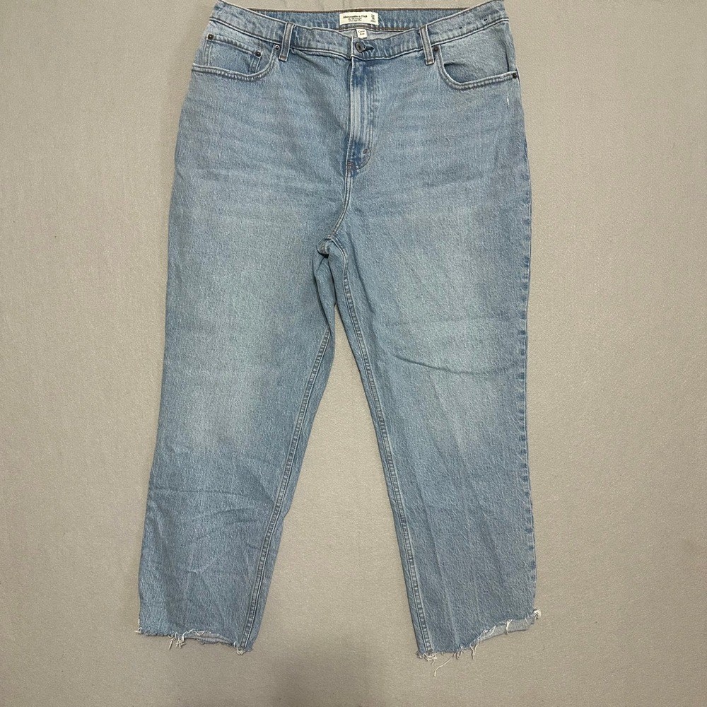 Abercrombie & Fitch Curve Love 90s Straight Ultra High Rise Jeans 34/18s